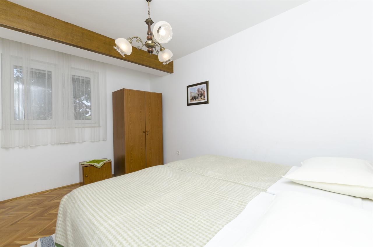 Apartments Karmela Примоштен Екстер'єр фото