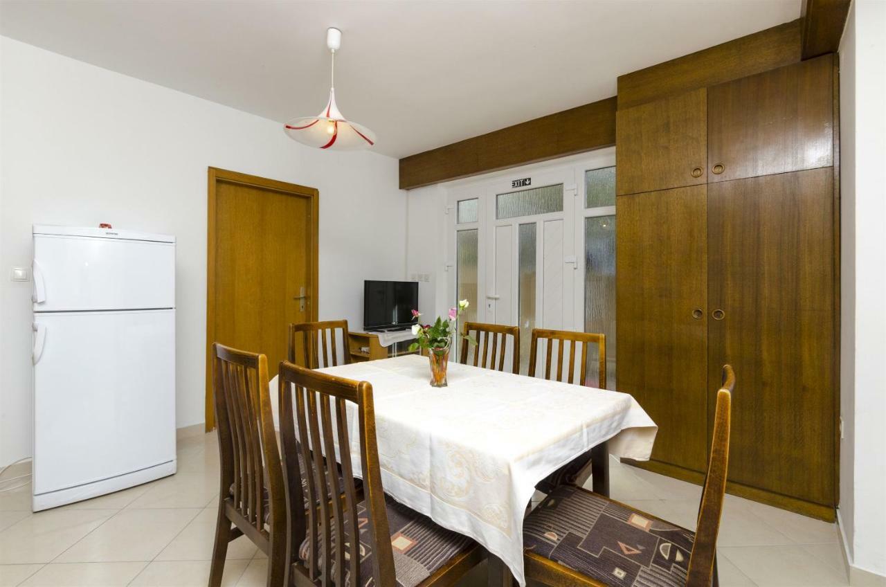 Apartments Karmela Примоштен Екстер'єр фото