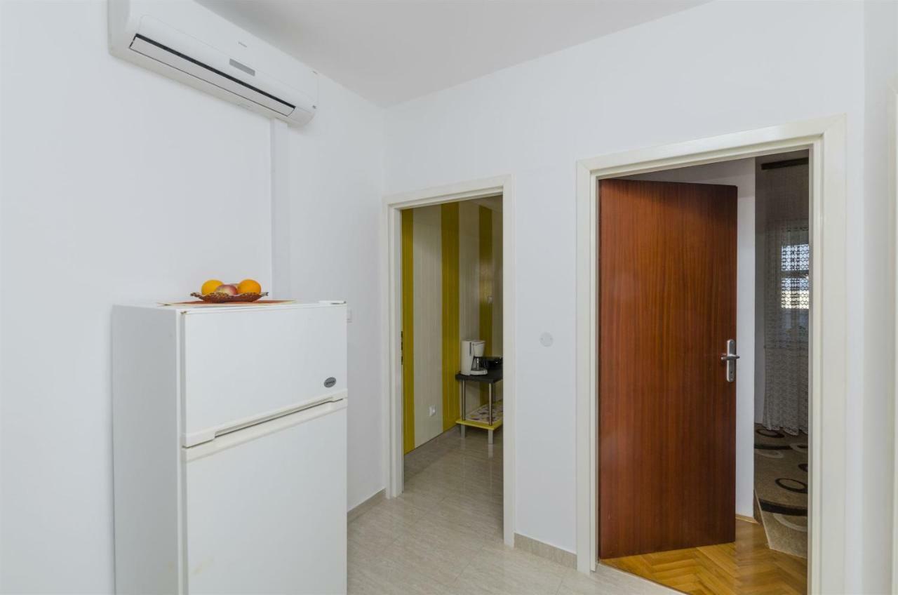 Apartments Karmela Примоштен Екстер'єр фото