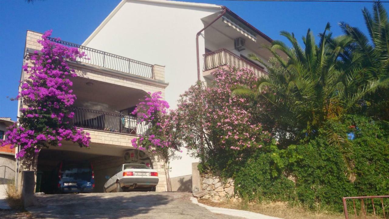 Apartments Karmela Примоштен Екстер'єр фото