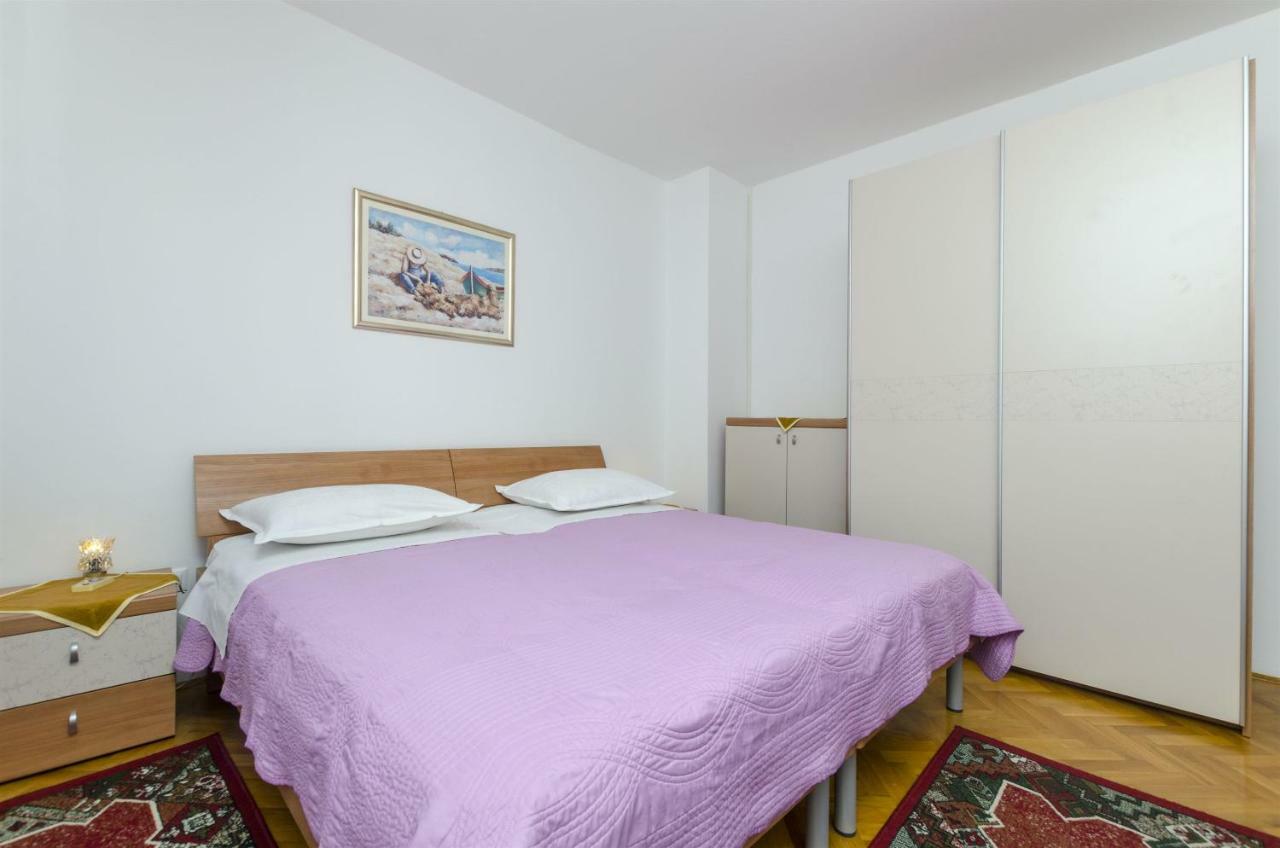 Apartments Karmela Примоштен Екстер'єр фото