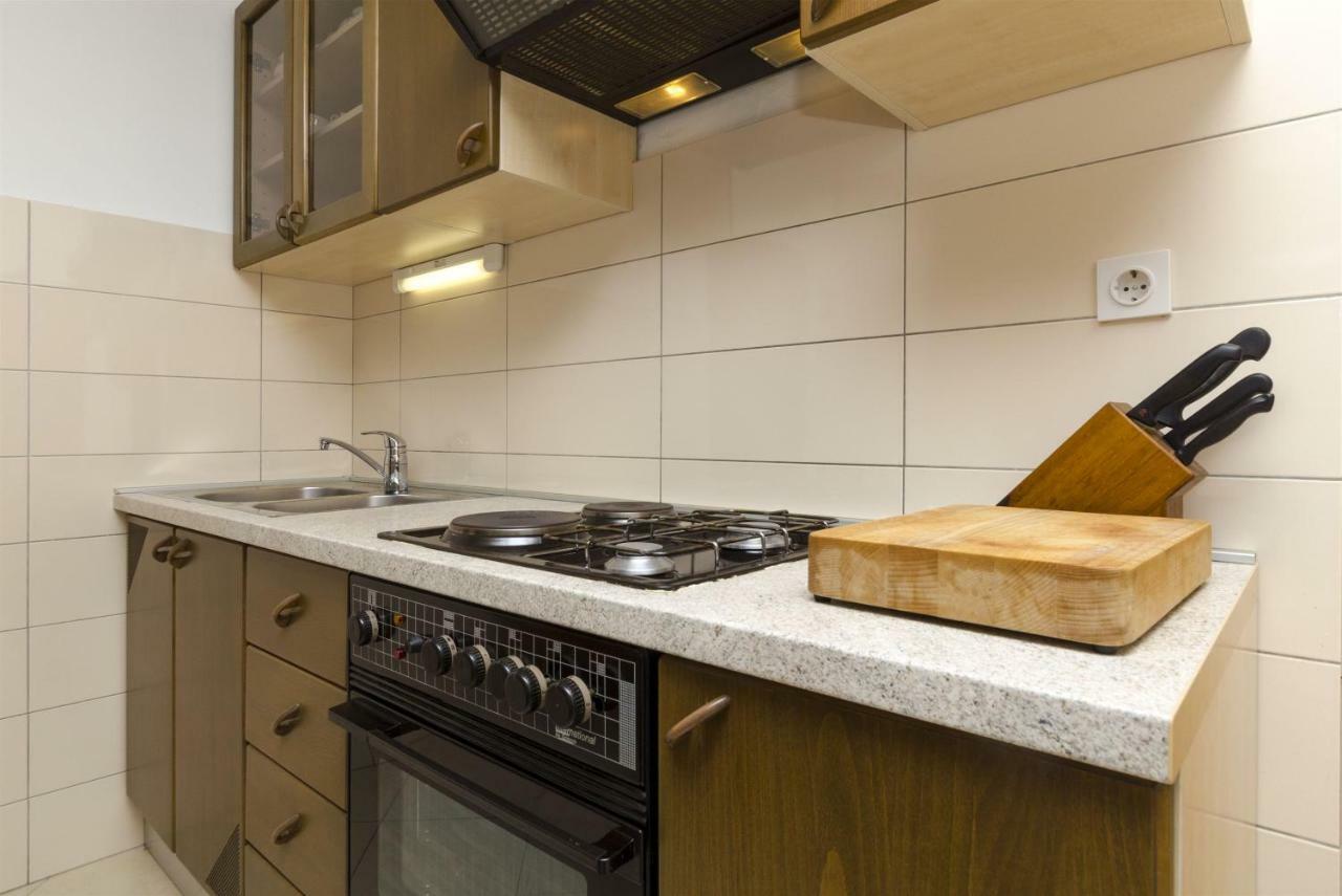 Apartments Karmela Примоштен Екстер'єр фото